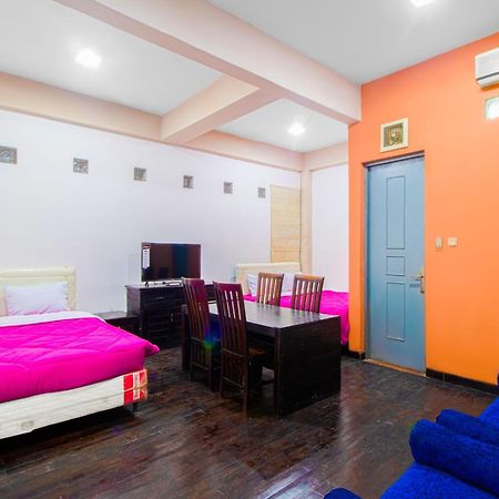 Готель Tobana House Bintaro Джакарта Екстер'єр фото